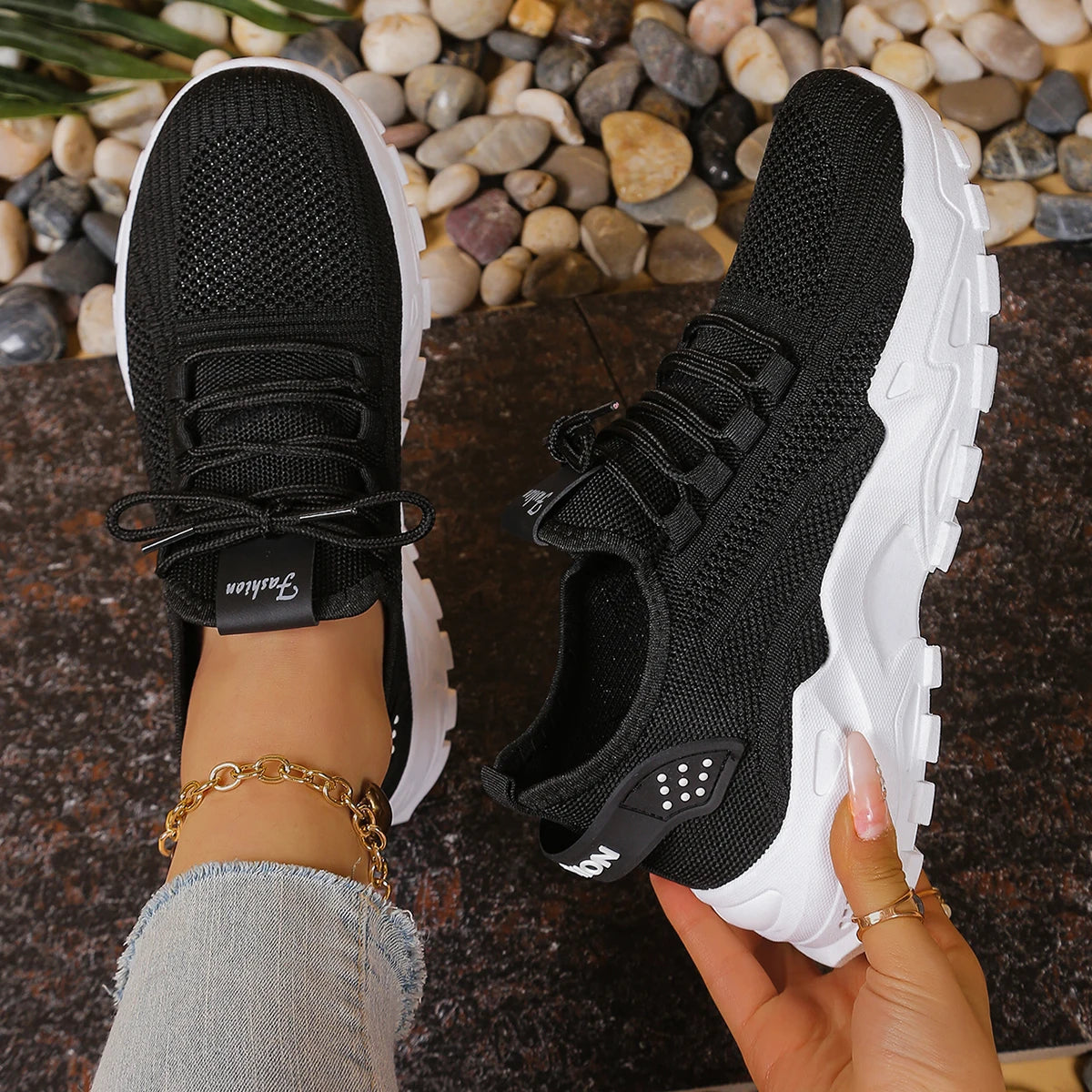 FASHION Women's summer sneakers.