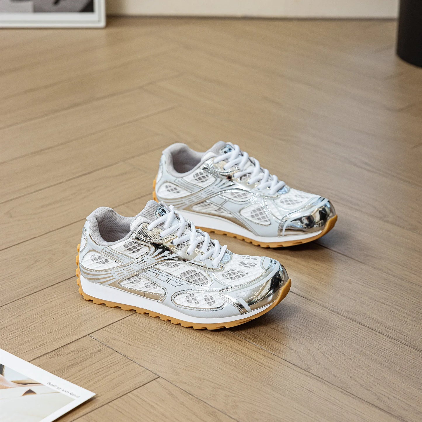 Silver color block low top Men/Women sneakers.