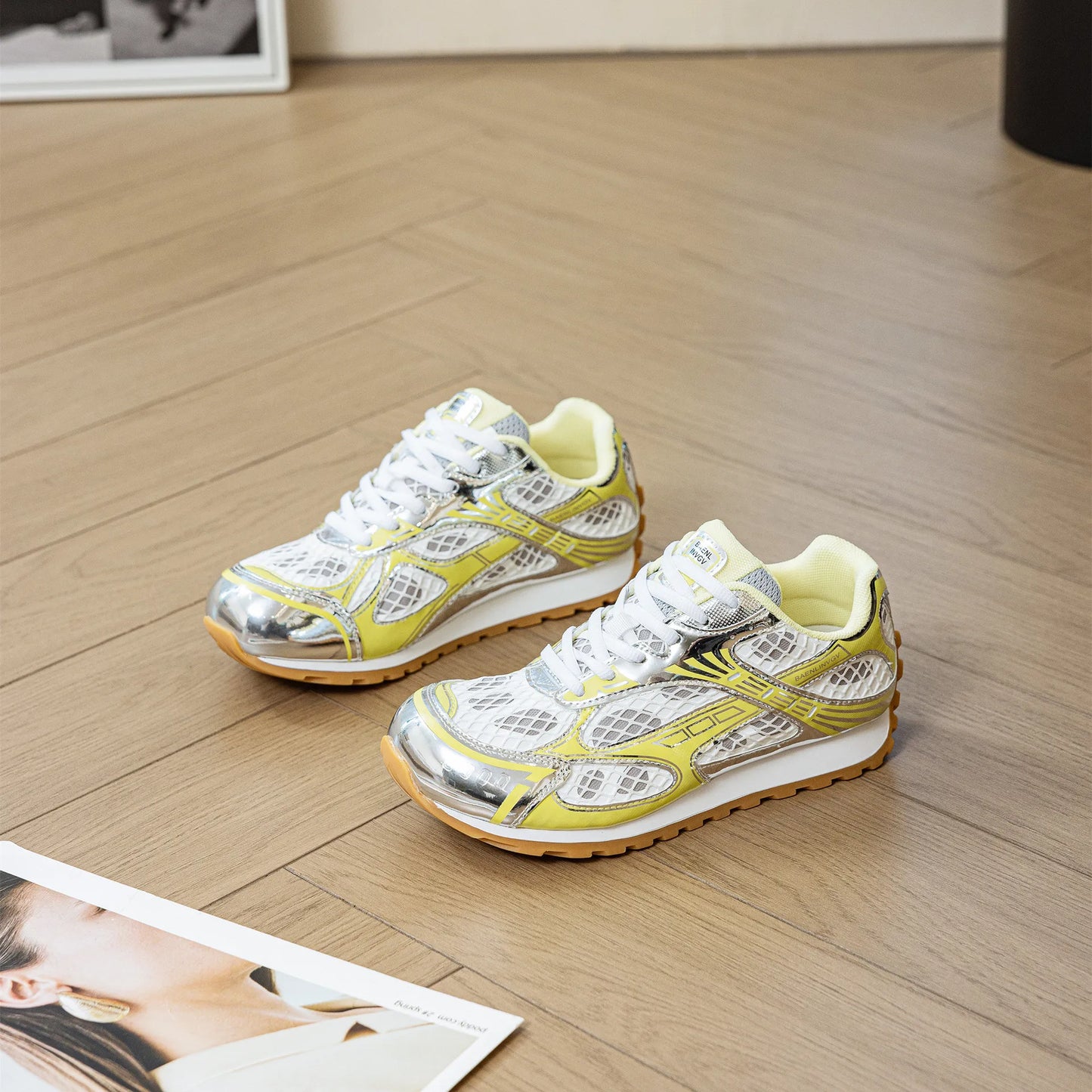 Silver color block low top Men/Women sneakers.