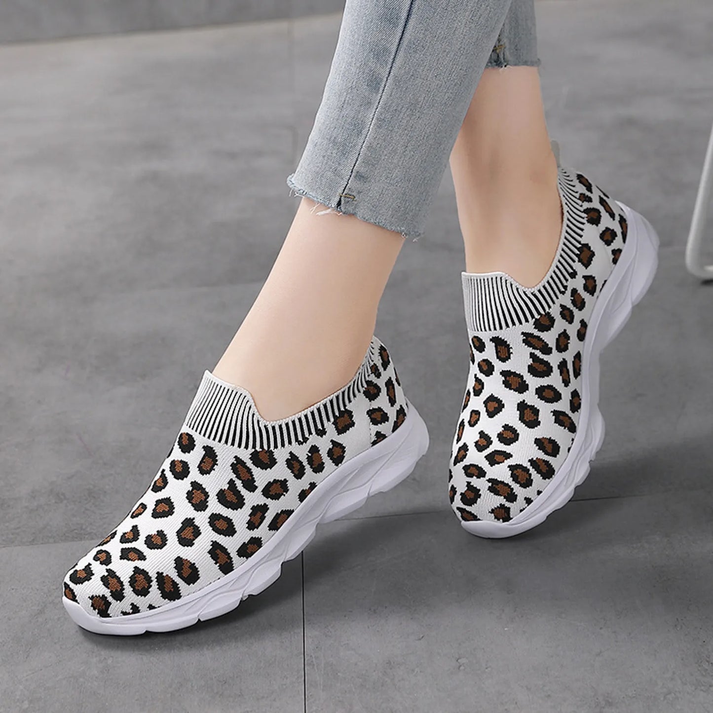 Walking Mesh Flat Sneakers For Women.