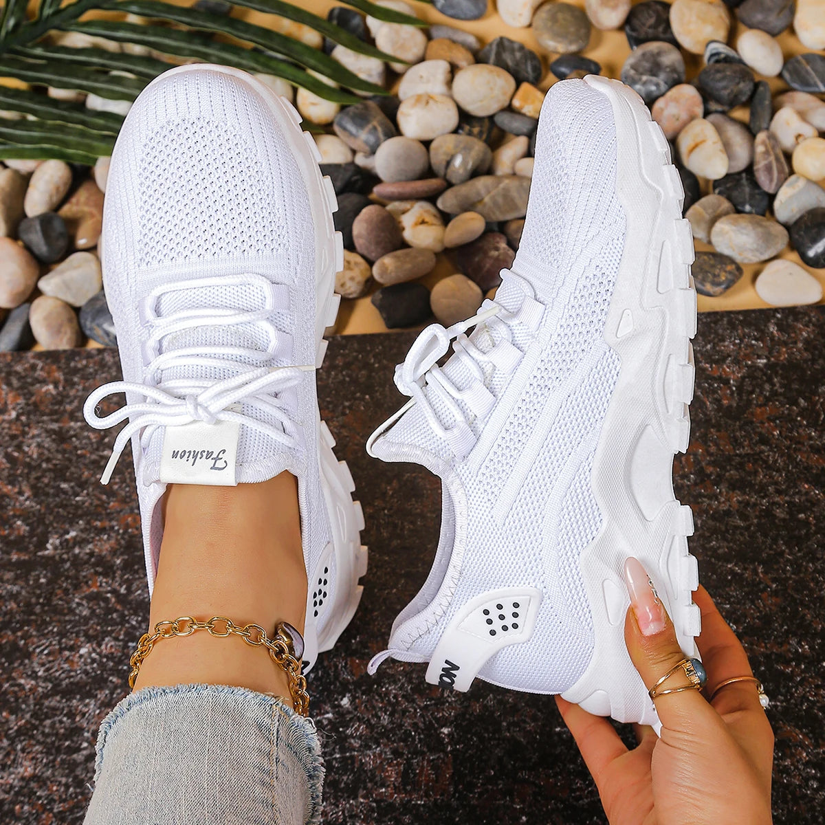 FASHION Women's summer sneakers.