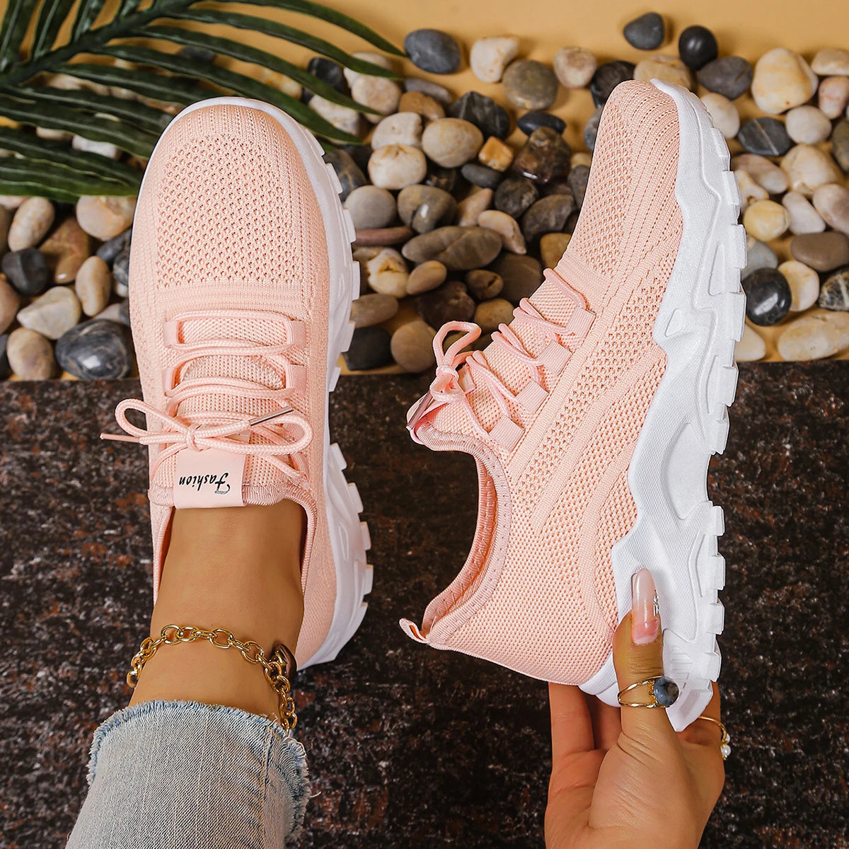 FASHION Women's summer sneakers.