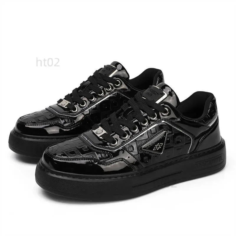 Casual Fashion Designer Sneaker Shoes For Men & Women.