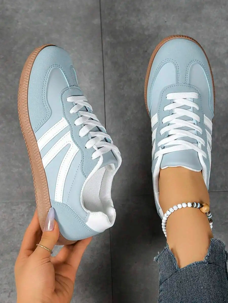 CNUO Casual Flat Sneakers With White Stripes For Women.
