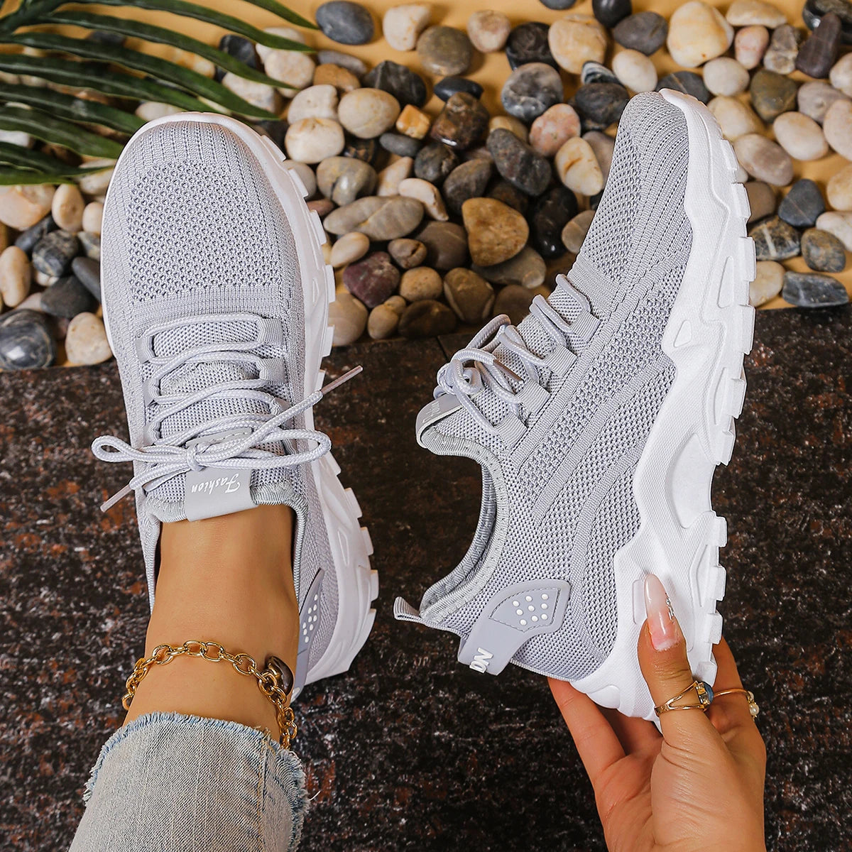 FASHION Women's summer sneakers.