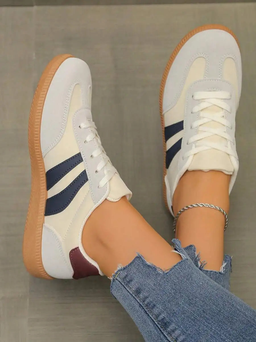 CNUO Casual Flat Sneakers With White Stripes For Women.