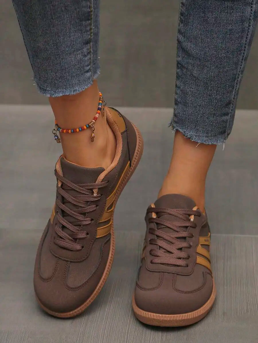 CNUO Casual Flat Sneakers With White Stripes For Women.